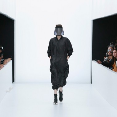 Y-3、モノクロームなSF世界。人類が宇宙で過ごすなら【17SSメンズ】