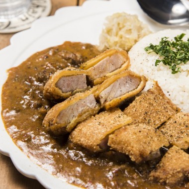 予約困難な肉の名店・肉山とグロリアスチェーンカフェのコラボメニュー、1日30食限定！