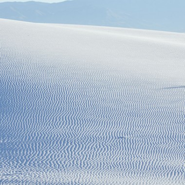 フォトグラファー・牧野吉宏、写真展にてニューメキシコ州の白い砂丘を撮影した新作を発表