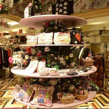 カーリーコレクションやあやの小路×チョノのコラボなど、 新宿伊勢丹にクリスマス気分を盛りあげる雑貨が集結!