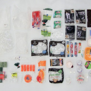 身近なプラスチックごみについて考え直すアートプロジェクトが横浜・象の鼻テラスで開催