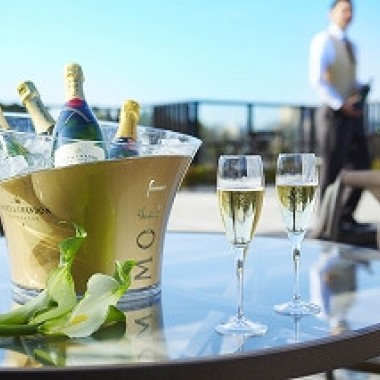 シャンパンをフリーフローで心ゆくまで楽しめる「シャンパンガーデン」が、ホテル椿山荘東京にて開催