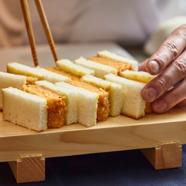 高級食パン×だしソムリエの饗宴。だし巻揚げサンド専門店が大阪・なんばCITYに登場