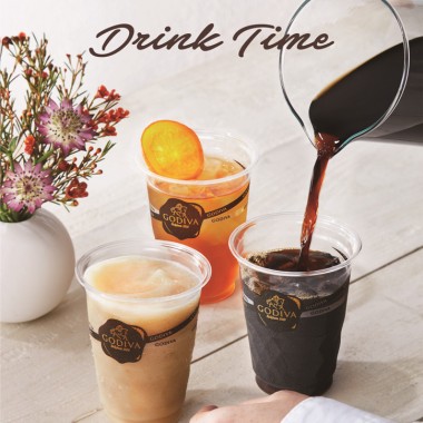 ゴディバのドリンクがバージョンアップ! ミカフェートのコーヒー豆、スミス・ティーメーカーの茶葉を使用