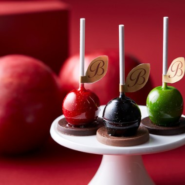 縁日のリンゴ飴をイメージした新作も。ベルアメールのバレンタインを彩る新作ショコラコレクション
