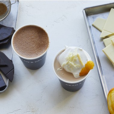 ディーン&デルーカのシーズナルドリンクは2つのチョコレートの個性を味わうデザートティー