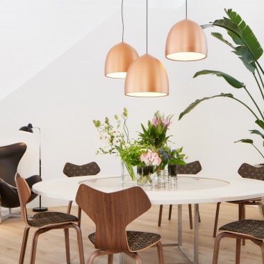 デンマークの老舗家具ブランド「フリッツ・ハンセン」が隈研吾デザインのドーリック南青山1,2階にオープン