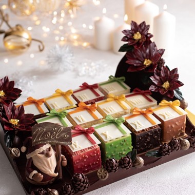 銀座・和光のクリスマスのテーブルがぱっと華やぐような美しいケーキ、スウィーツの数々