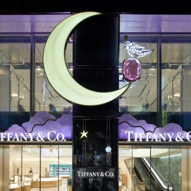 ティファニー銀座本店がジャン・シュランバージェの幻想的な世界観を表現したホリデーデコレーションを開始