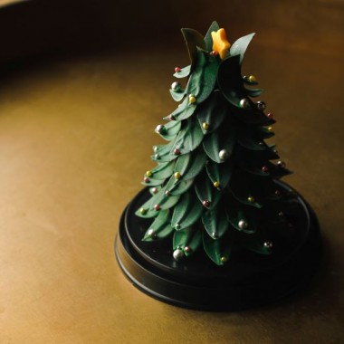 アマン京都のクリスマスケーキは葉っぱの一枚一枚から木の幹まですべてチョコレートなクリスマスツリー