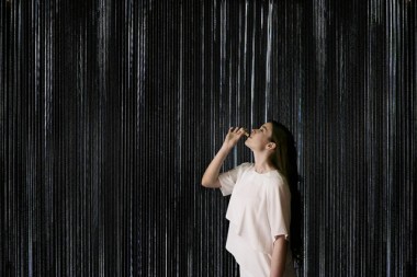 雨の日のドライブを五感で体験。レクサスがミラノデザインウィーク出展作品「RAIN」を凱旋展示