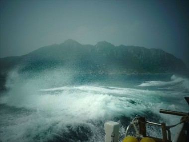 世界遺産登録決定！神宿る沖ノ島の知られざる姿と国宝を写す、藤原新也による写真展を開催