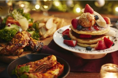 おうちで過ごすクリスマスに、J.S. PANCAKE CAFEから食卓を彩るパンケーキBOXが登場