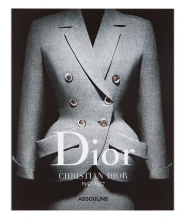 メゾンの70周年を記念して刊行された「DIOR PAR CHRISTIAN DIOR」がデジタル版で公開