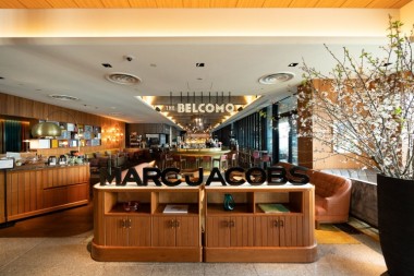 MARC JACOBS CAFEが東京・青山にオープン! 「J MARC」ロゴが至る所に配されたスペシャルな空間に