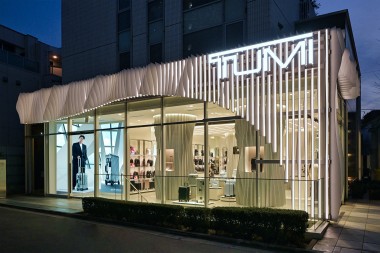 トゥミが表参道店を全面改装、アジア太平洋地域初となる旗艦店としてオープン