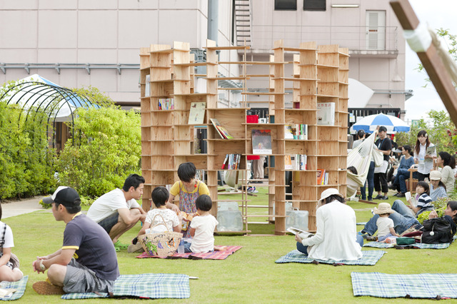 2012年に開催された「あおぞらガーデン」の様子（あおぞらライブラリー）