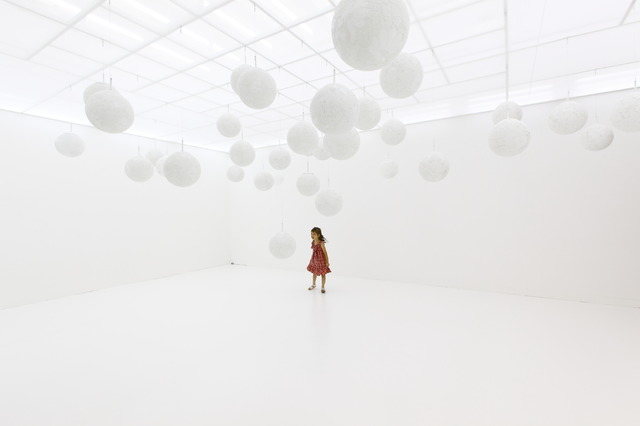 大巻伸嗣 "Echoes –crystallization" 2011 "こどものにわ" 東京都現代美術館／東京　