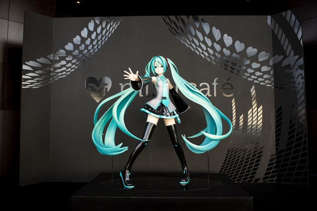 六本木ヒルズにオープンした初音ミク仕様のカフェ「miku cafe」