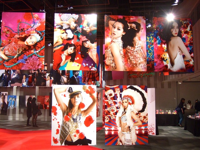 蜷川実花の写真展「LUCKY STAR NINAGAWA MEN&WOMEN」