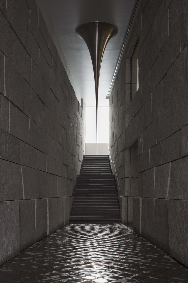 アート空間「究竟頂（くっきょうちょう）」point of infinity, entrance hall of oak omotesando, Designed by Hiroshi Sugimoto, 2013／Hiroshi Sugimoto, Mathematical Model 013, 2013