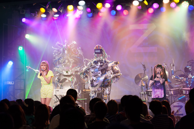 デジタルｘカワイイカルチャーがコラボ！AMOYAMOがロボットバンドと共演ライブ！