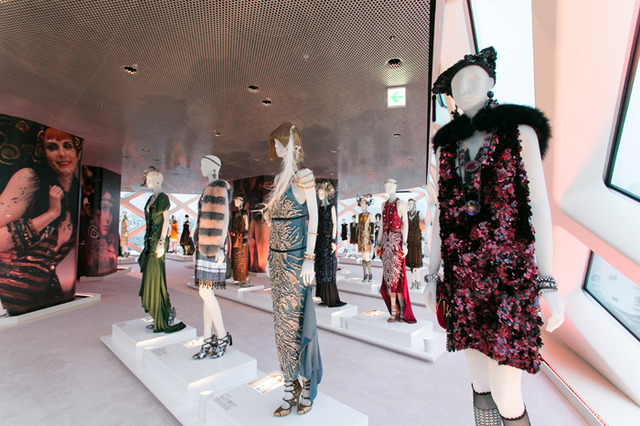 プラダ青山店で開催中の「Catherine Martin and Miuccia Prada Dress Gatsby」展