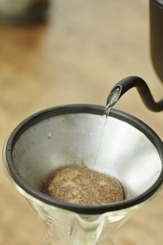 コーヒーは一杯ずつ丁寧にドリップされる。