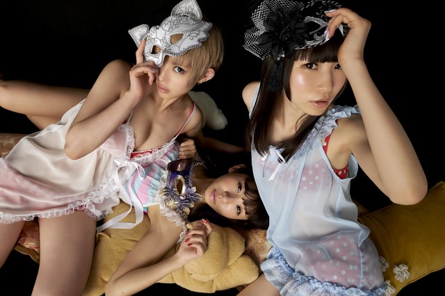 須崎祐次写真集「DEMPA MODELS × 100 COSPLAY」