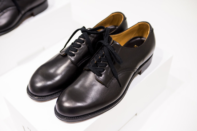 海軍支給オックスフォードシューズをイメージして作られた革靴