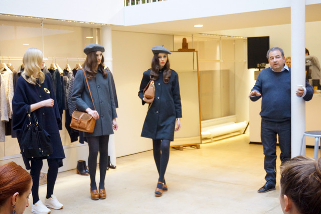 A.P.C 2013-14年秋冬コレクション。プレゼンテーションではデザイナーのジャン・トゥイトゥ自ら新作について説明