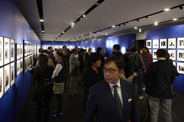 銀座アルマーニで寺山修司、細江英公、森山大道ら70年代東京写真展開催中