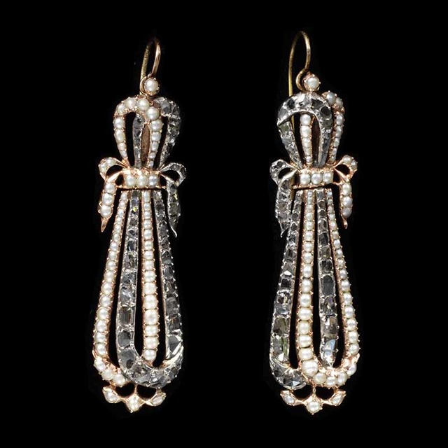 Earrings, gold with natural seed pearls and diamonds