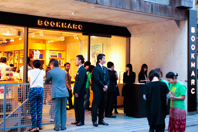 「ブックマーク（BOOKMARC）」ファサード