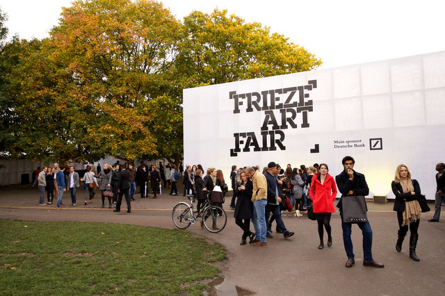 「FRIEZE ART FAIR」会場はロンドン・リージェンツパーク