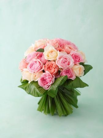 ３店合同企画／新作のバラの名付け親になれるという権利と年4回バラの花束が届く「2014年にデビューするバラの名付け親になれます」（各店1点限り／税込2,014円）