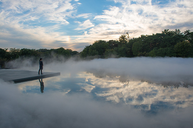 中谷芙二子「Fog Sculpture #47636 "風の記憶"」 2013年 豊田市美術館での展示風景