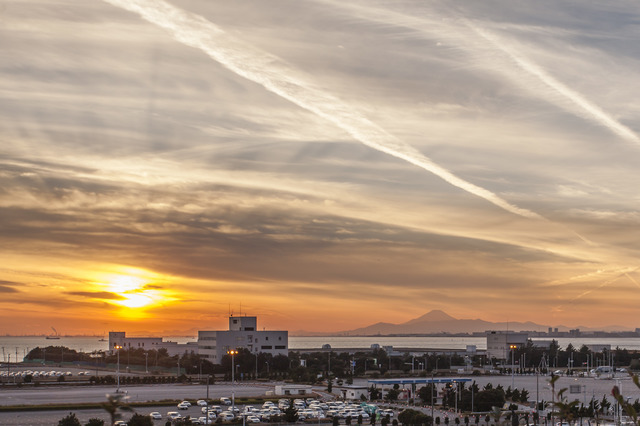 グランドテラスから見た東京湾の夕景