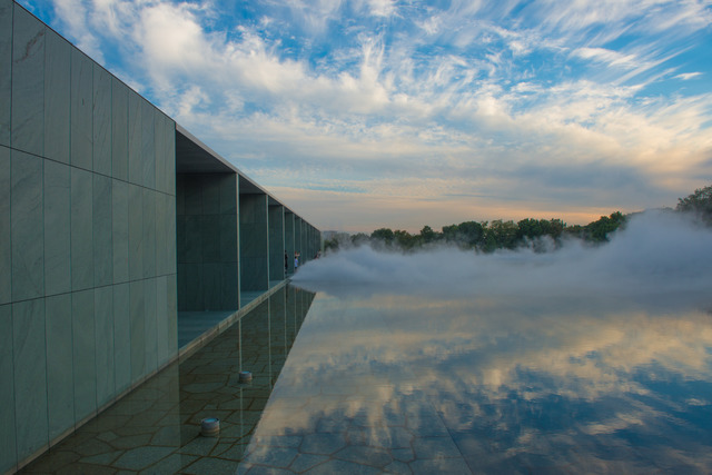 中谷芙二子「Fog Sculpture #47636 "風の記憶"」 2013年 豊田市美術館での展示風景