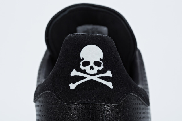 「Stan Smith mastermind」 1万8,000円