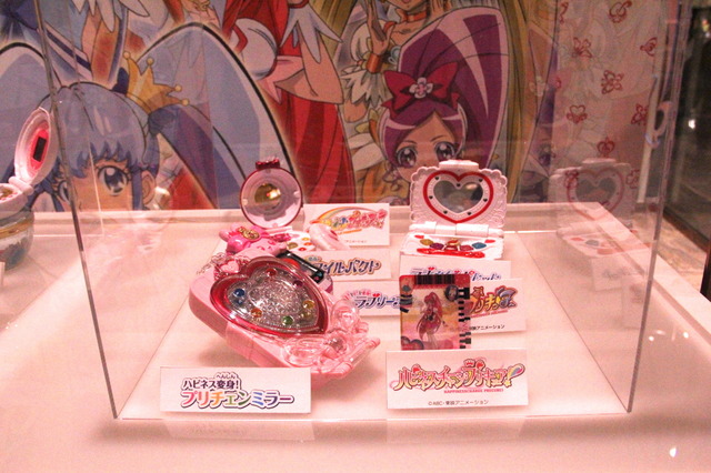 歴代のプリキュアたちの変身アイテムも展示