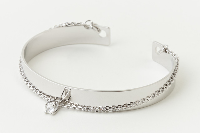 LITTLE STONE BANGLE、2万5,000円（税別）