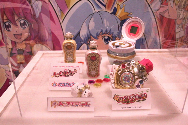 歴代のプリキュアたちの変身アイテムも展示