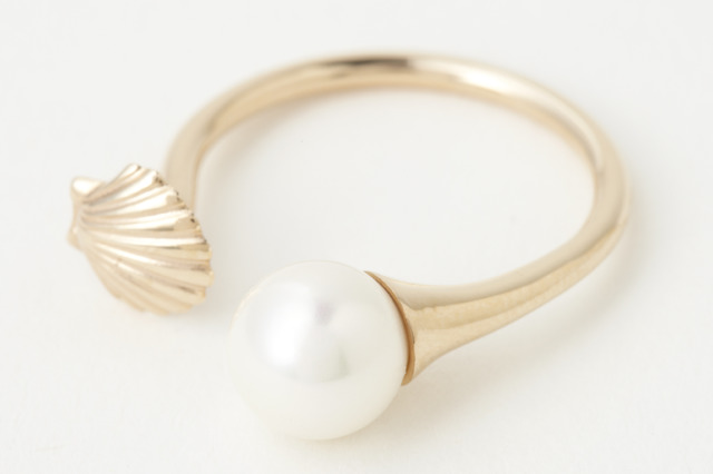 SHELL RING（ゴールド）、2万2,000円（税別）