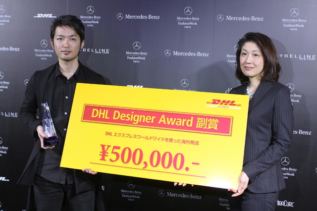 左から江角泰俊、DHLジャパン高田淳子執行役員