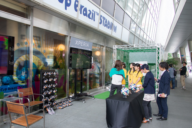 アディダス特設カフェ「2014 FIFA World Cup Brazil TM STADIUM」外観