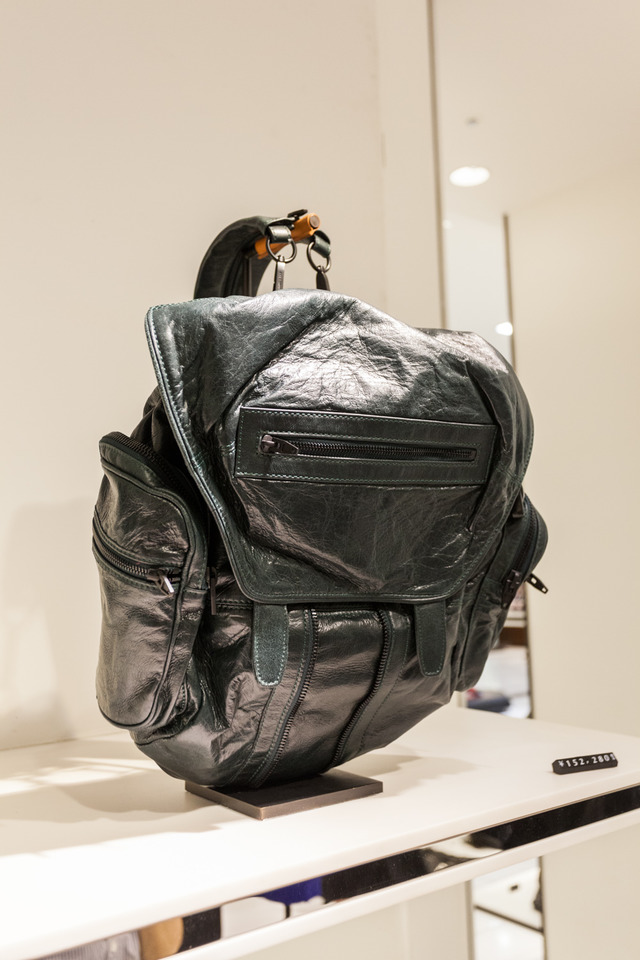 アレキサンダー・ワン、ラグジュアリーなゴミ袋を伊勢丹で発売 | PHOTO 