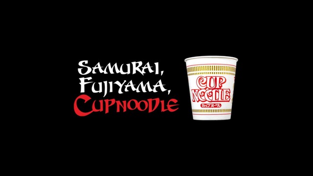 日清カップヌードルCMで、徳田幸太郎が甲冑姿でフリースタイルフットボール披露