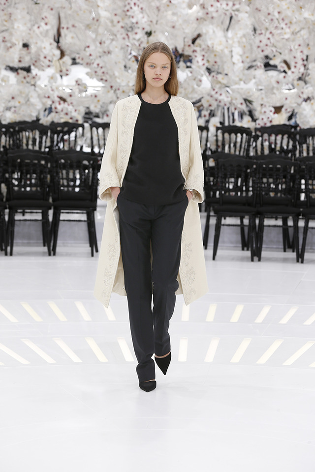 LOOK 37,EMBROIDERED OFF WHITE WOOL COAT WITH BLACK WOOL TOP AND BLACK WOOL PANTS.