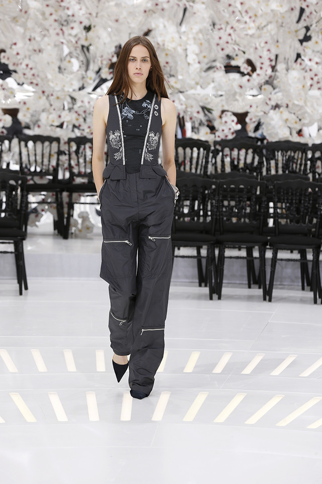 LOOK 15,EMBROIDERED SLATE JACQUARD SILK TOP WITH SLATE SILK PANTS.